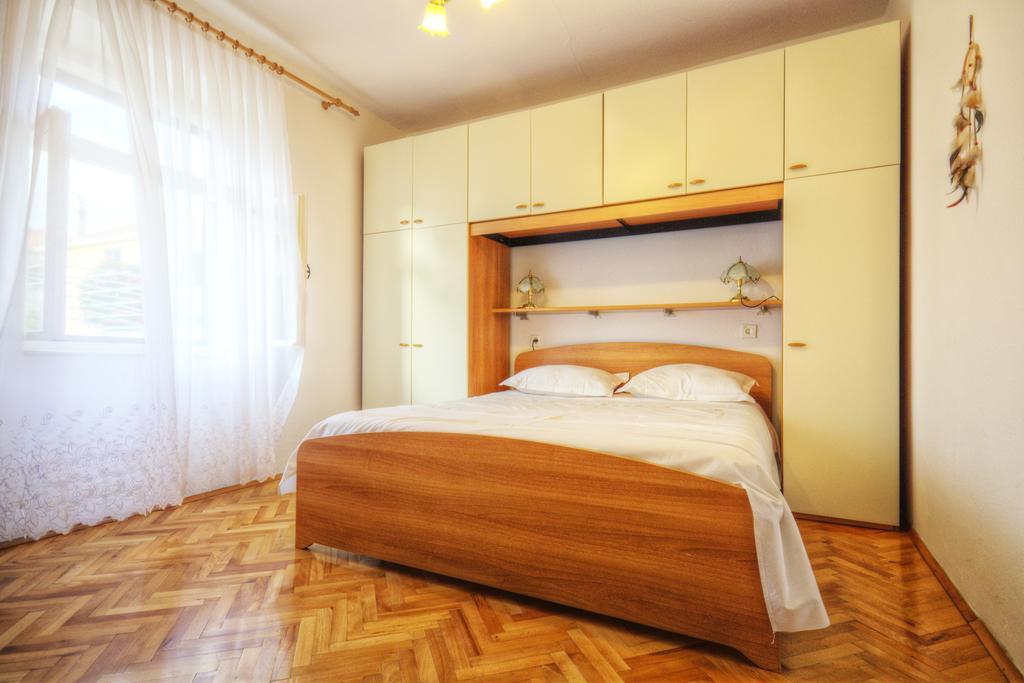 Guesthouse Wish Stari Grad  Rum bild