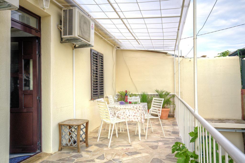 Guesthouse Wish Stari Grad  Exteriör bild