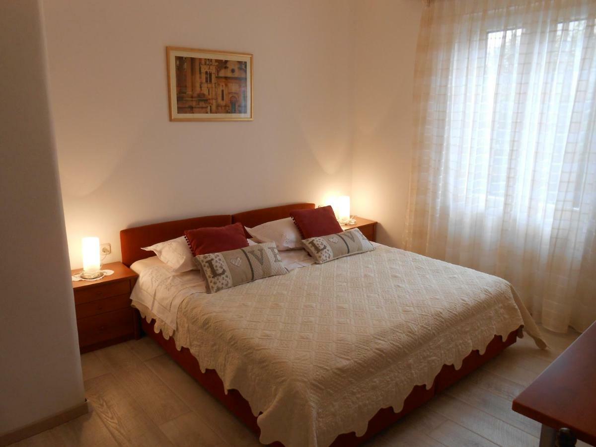Guesthouse Wish Stari Grad  Exteriör bild