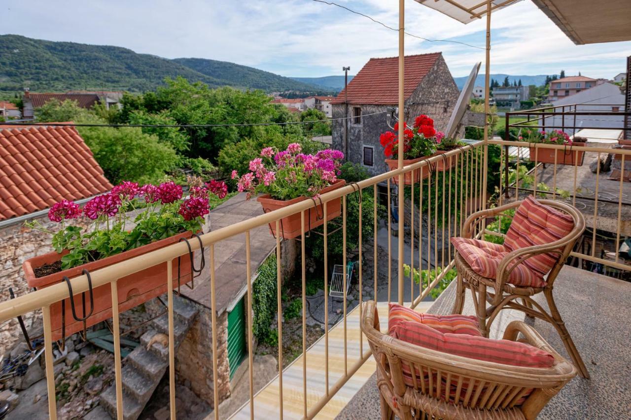 Guesthouse Wish Stari Grad  Exteriör bild
