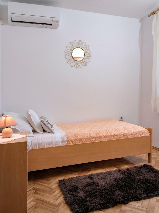 Guesthouse Wish Stari Grad  Exteriör bild