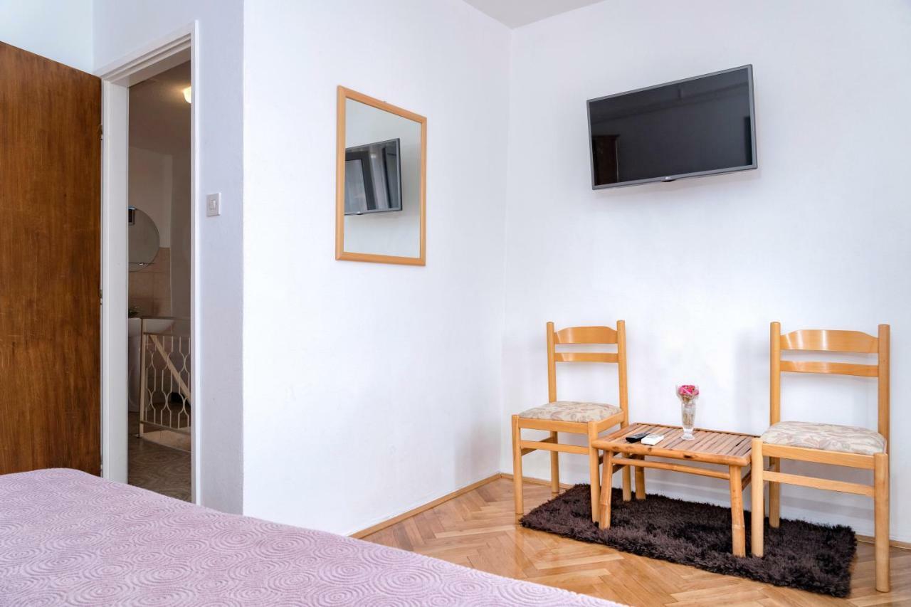 Guesthouse Wish Stari Grad  Exteriör bild